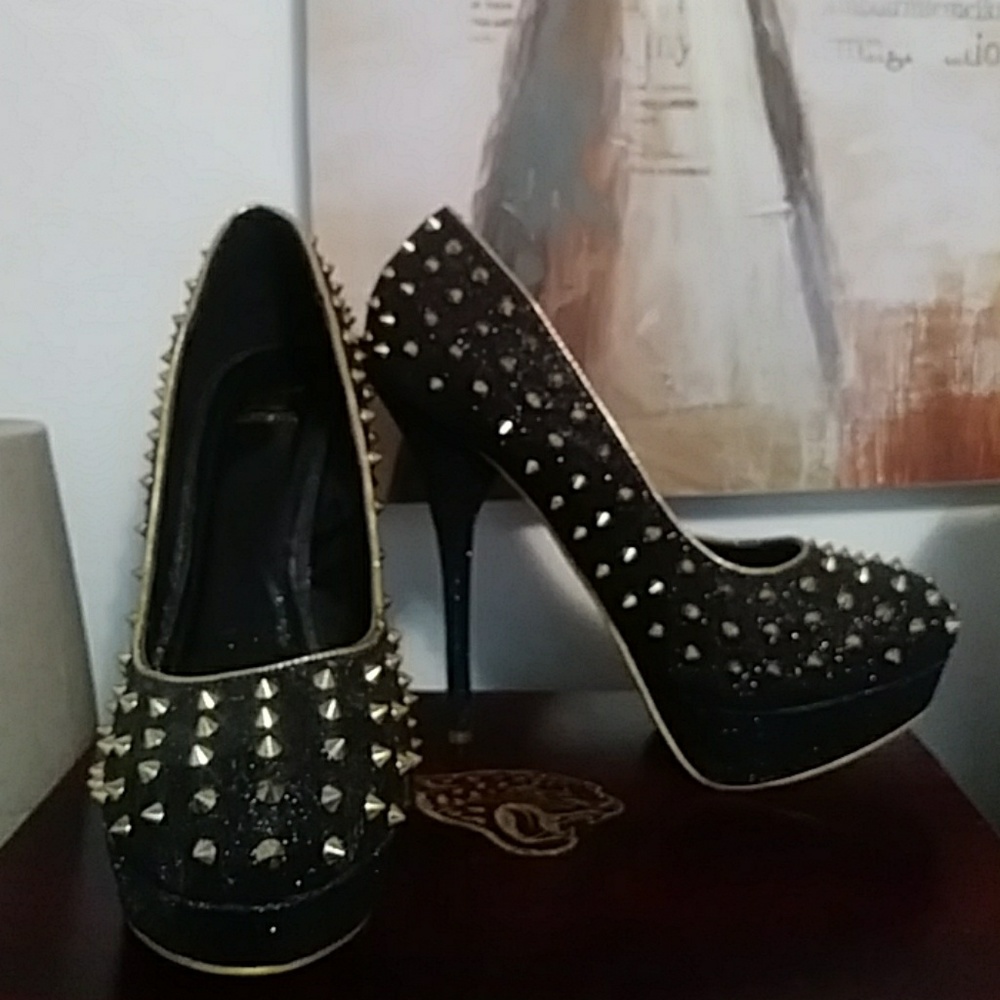 Shoes - Picture 3 of 3